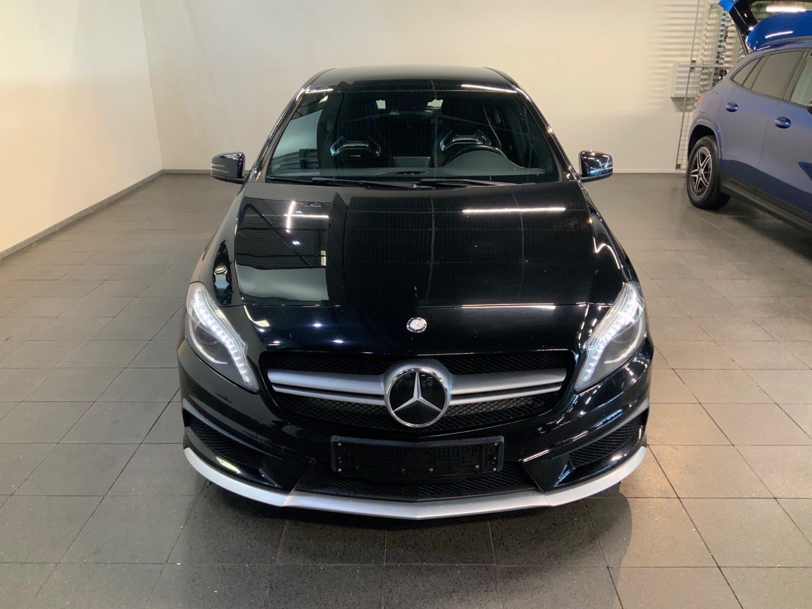 Mercedes-AMG A 45 (2/8)