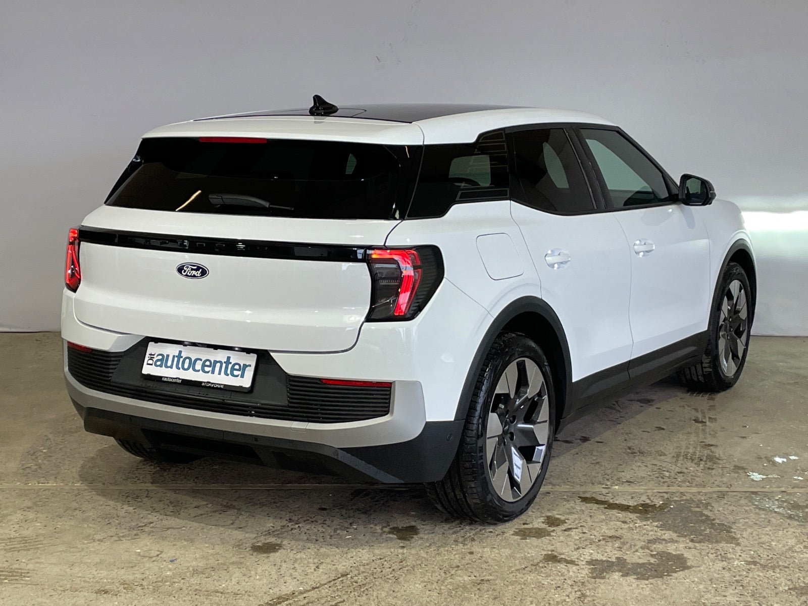 Ford Explorer Premium Extended Range