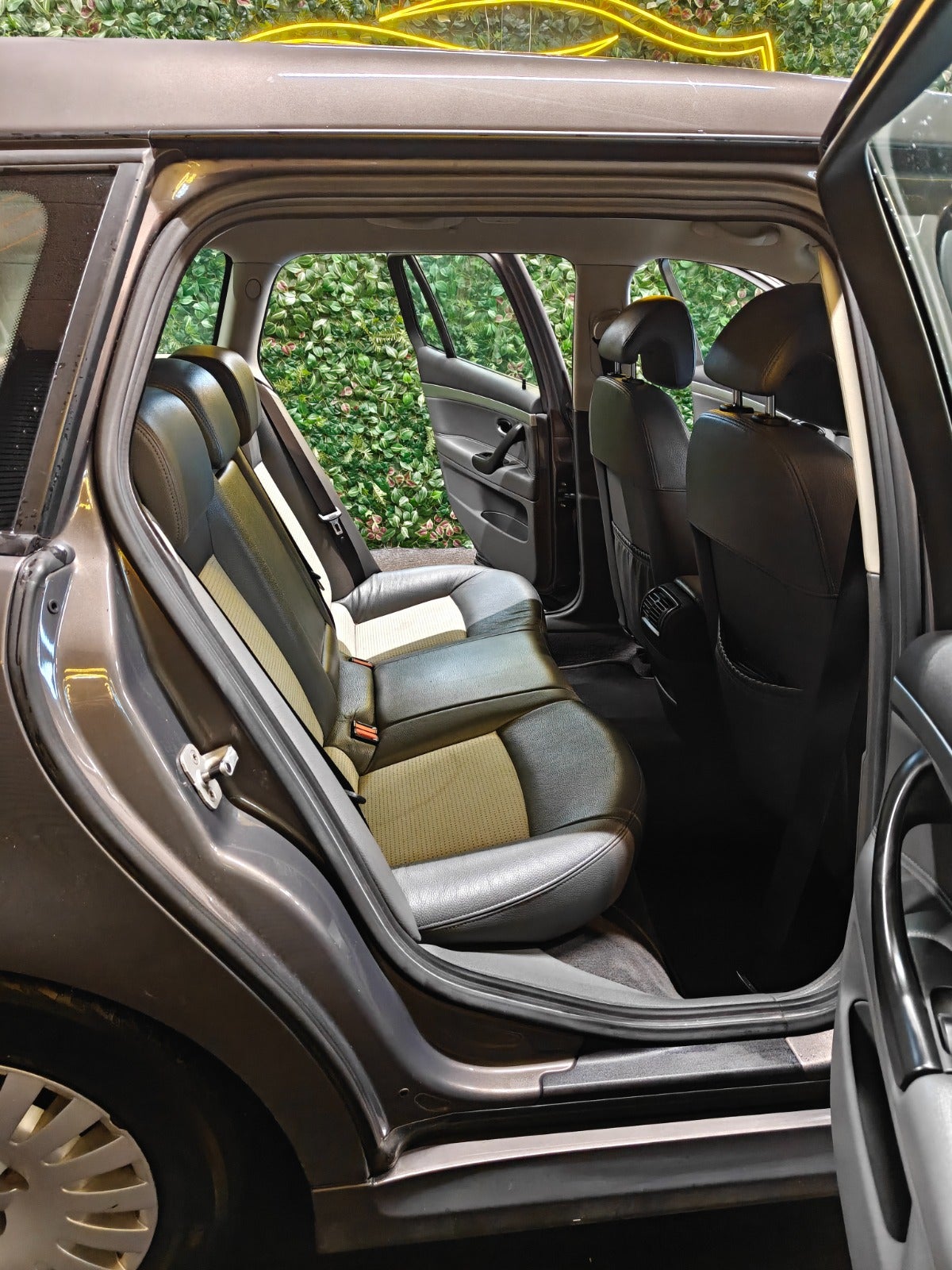 Billede af Saab 9-3 1,9 TiD 150 Vector SportCombi aut.