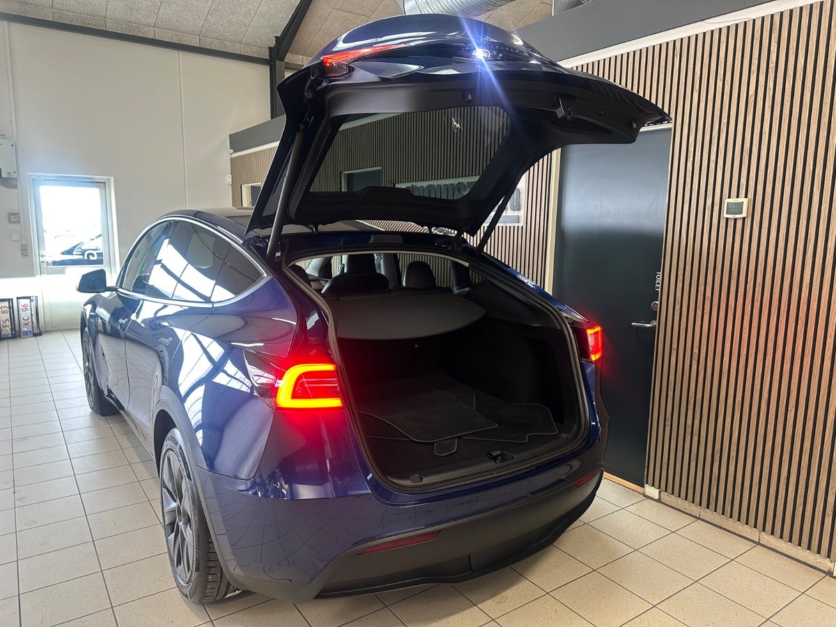 Tesla Model Y Long Range RWD Tesla Model Y Long Range RWD