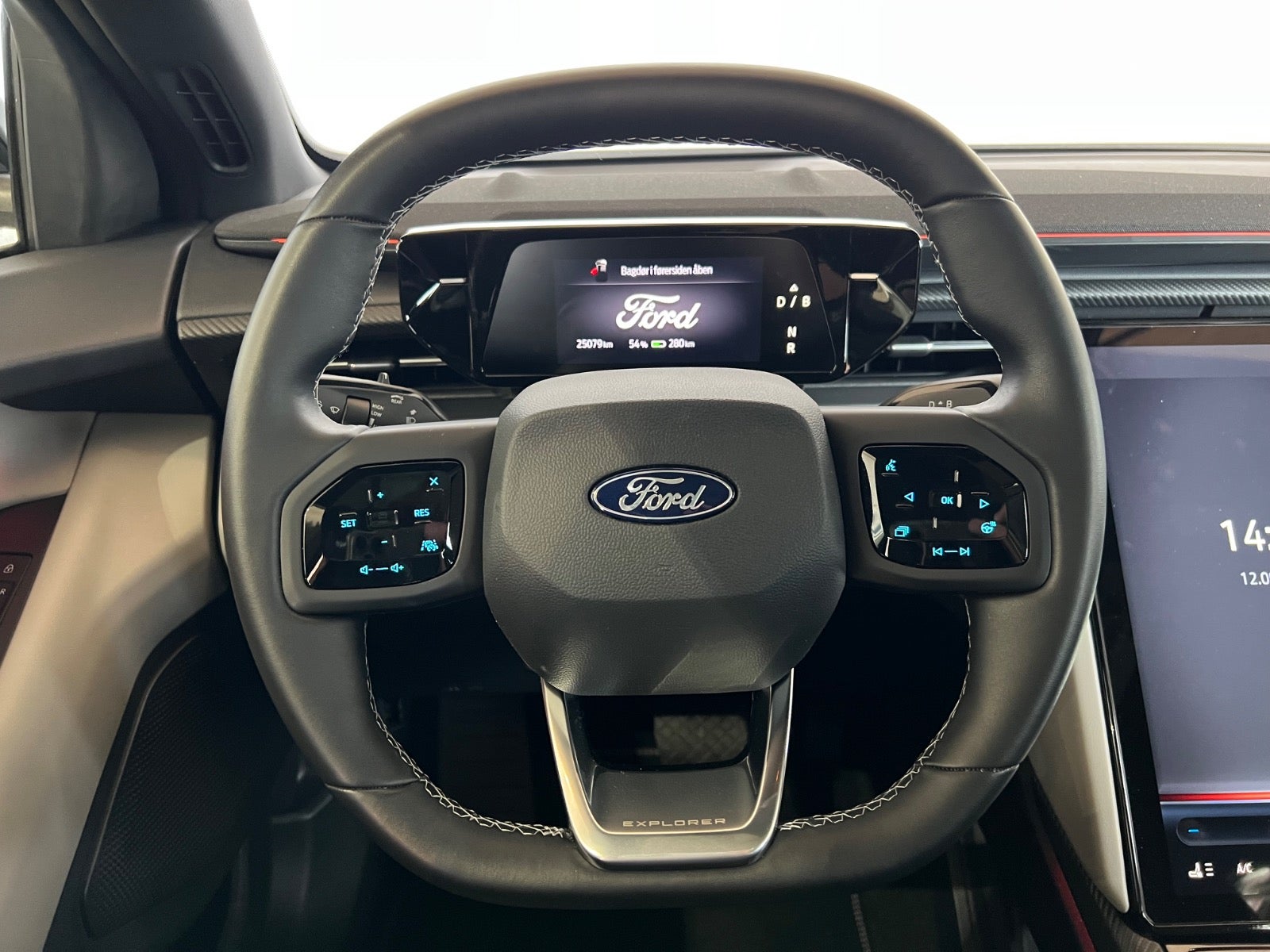Ford Explorer Premium Extended Range AWD