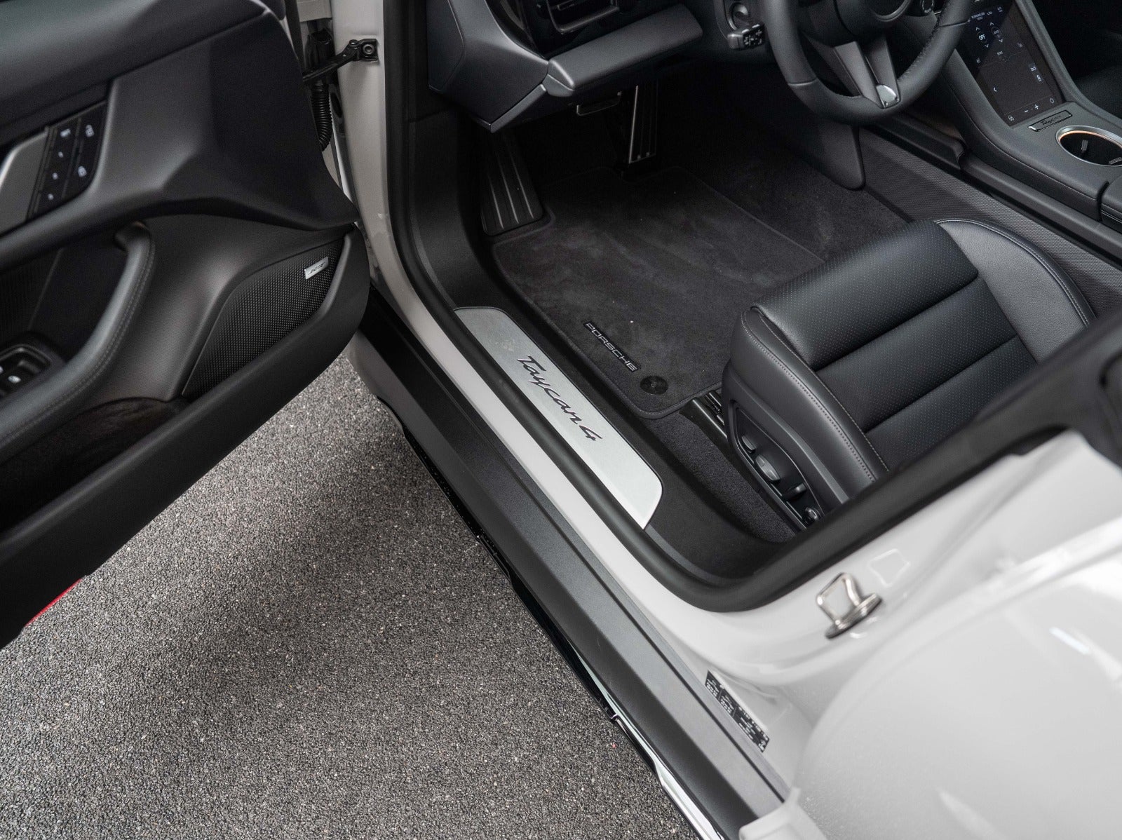 Gallery image 16 of 18