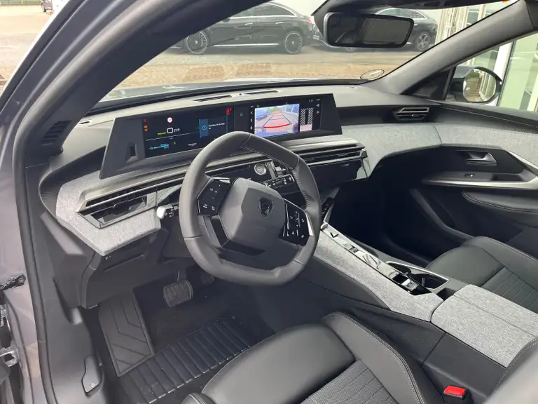 Peugeot e-5008 Allure 7prs