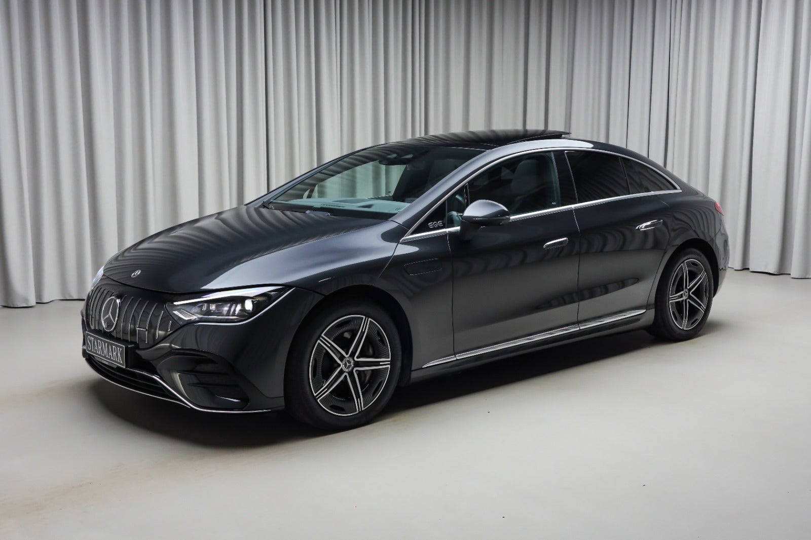 Mercedes-Benz EQE 350 (1/8)