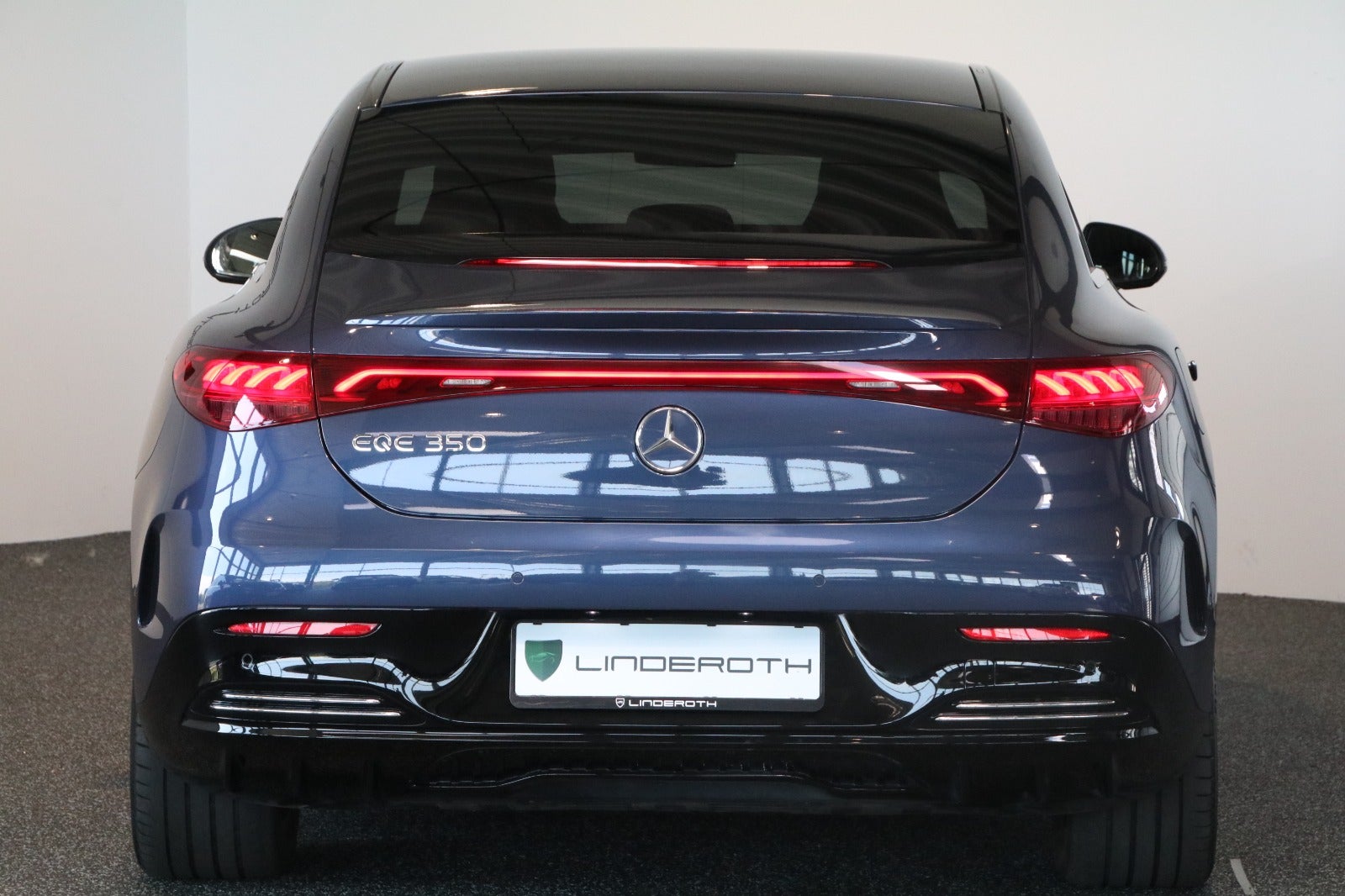 Mercedes EQE350 AMG Line 4d - 4