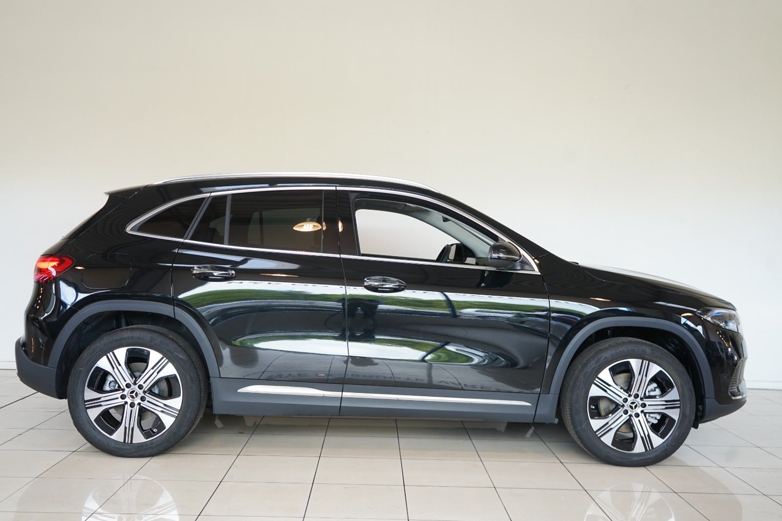 Mercedes EQA250+