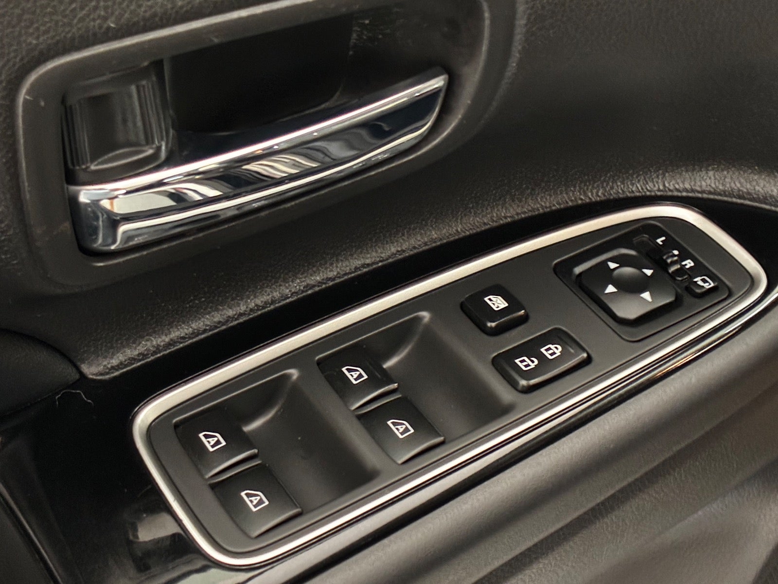 Billede af Mitsubishi Outlander 2,4 PHEV Invite+ CVT 4WD