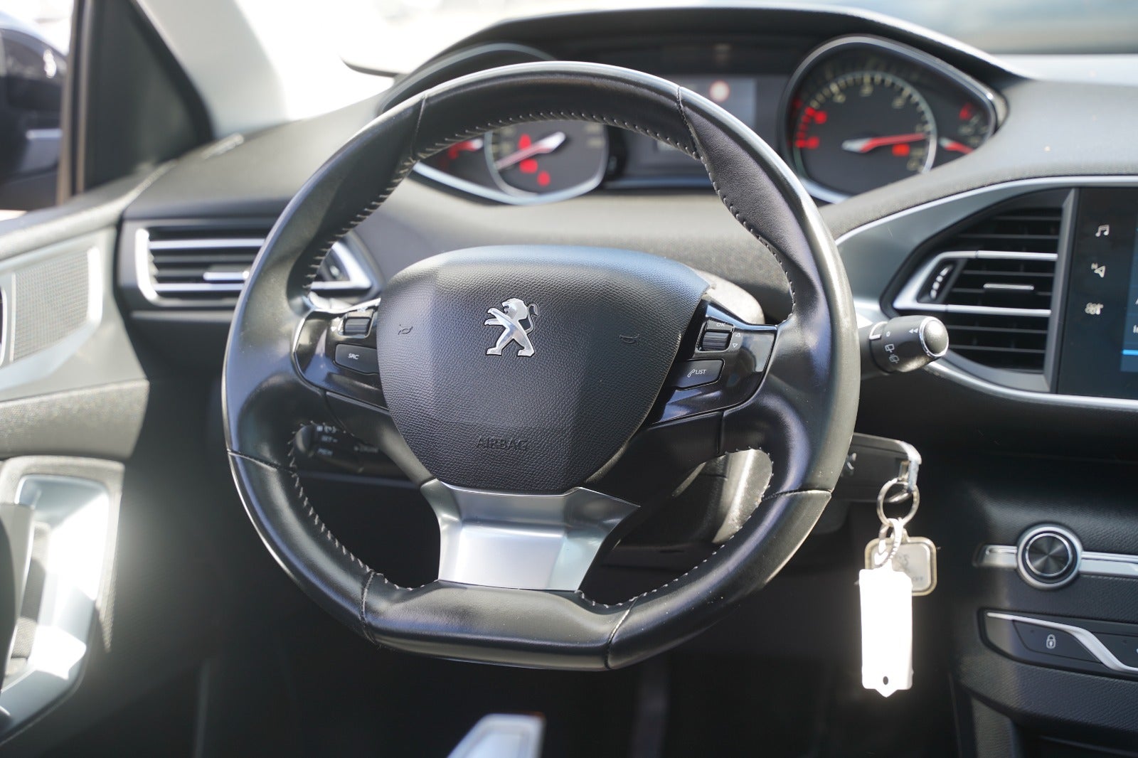Billede af Peugeot 308 1,5 BlueHDi 130 Allure+ Sky SW