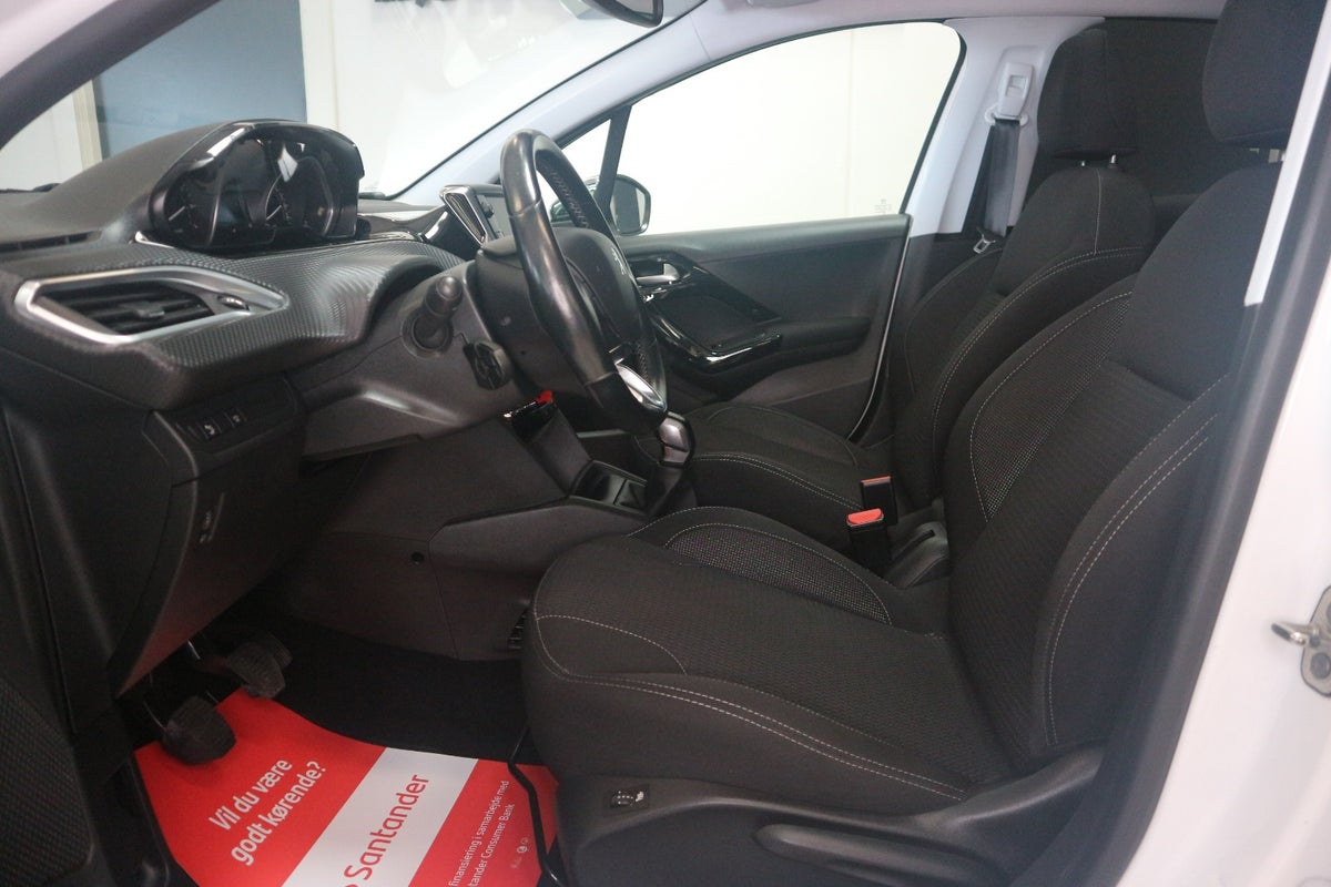 Peugeot 208 PureTech 82 Allure Sky