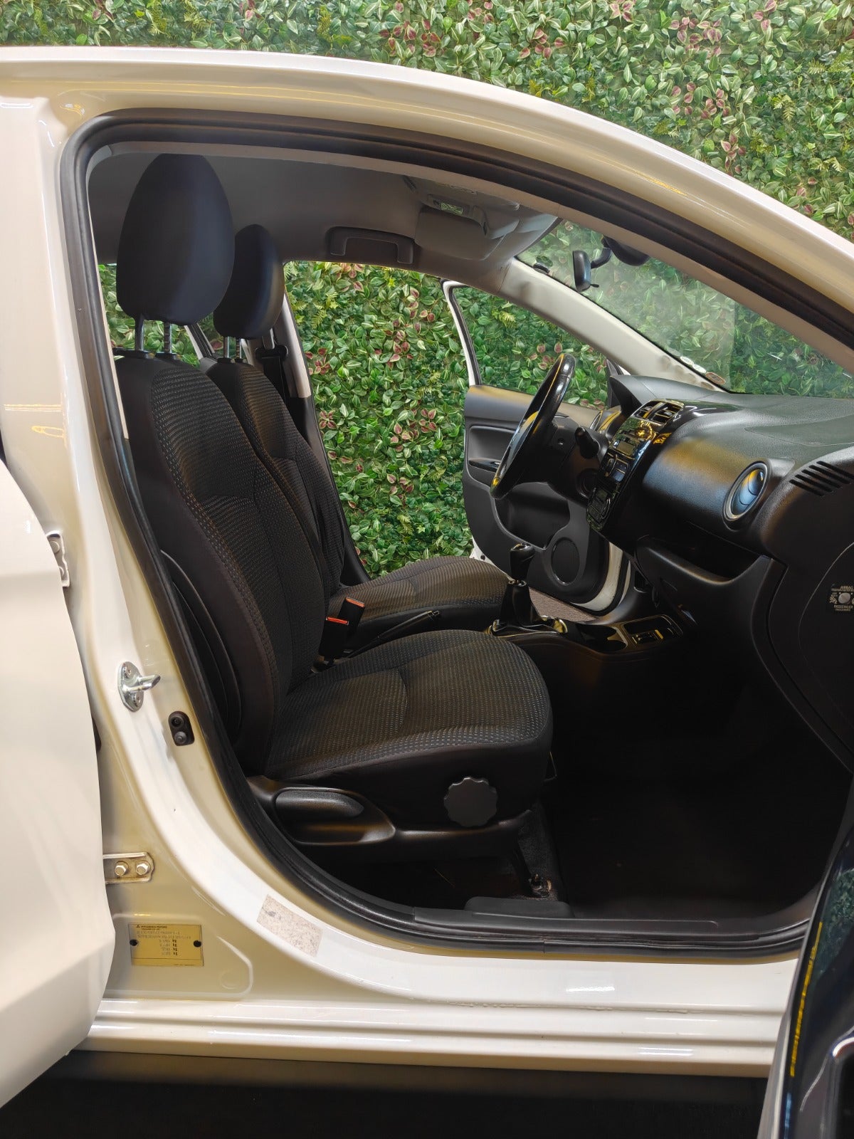 Billede af Mitsubishi Space Star 1,2 Black & White