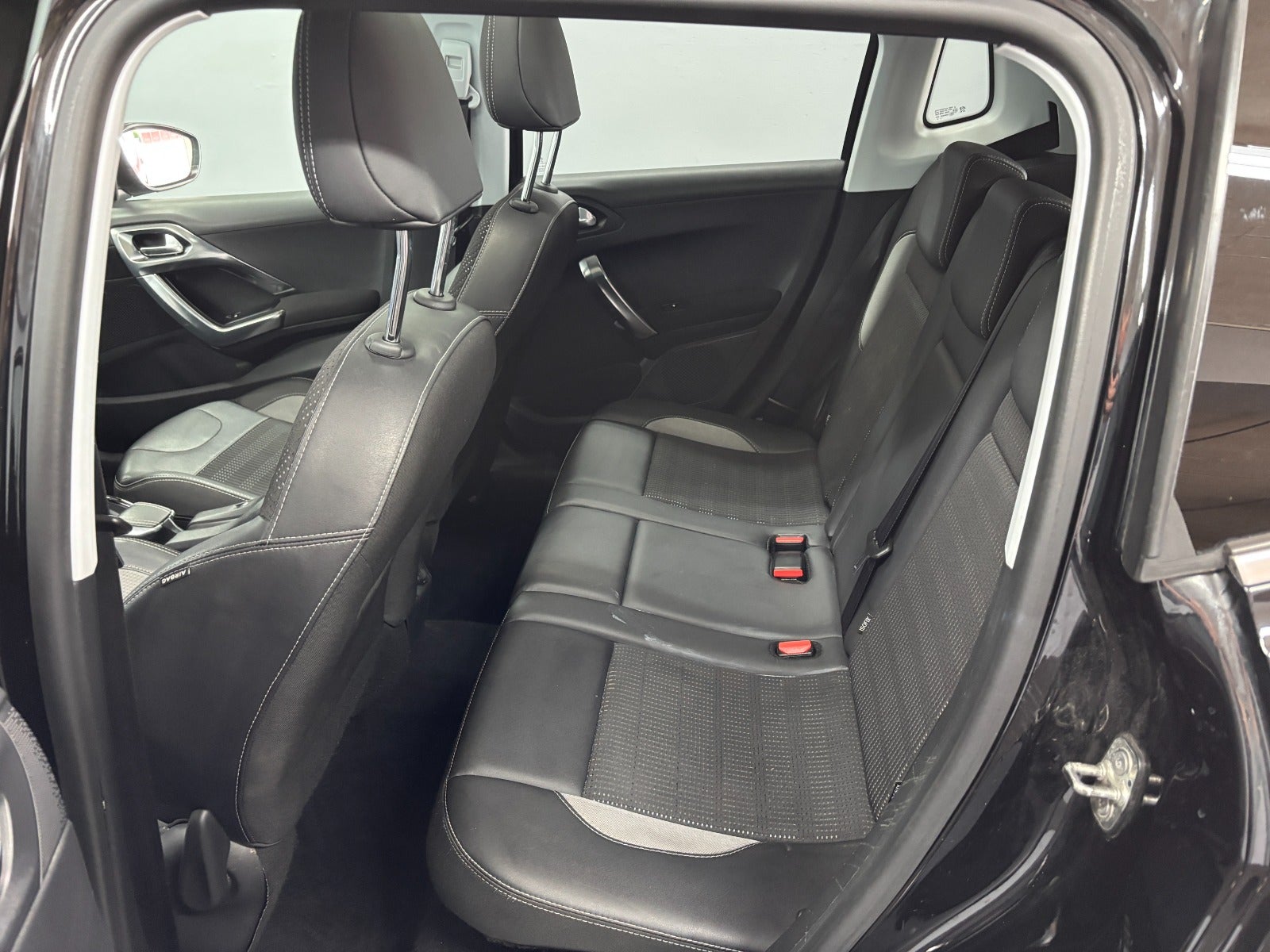 Billede af Peugeot 2008 1,2 e-THP 110 Allure Sky