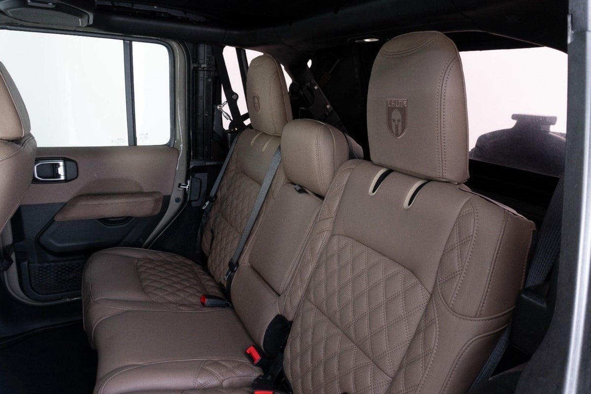 Jeep Wrangler Unlimited 2,0 T Brute Sky One aut. 4×4 4d - 14