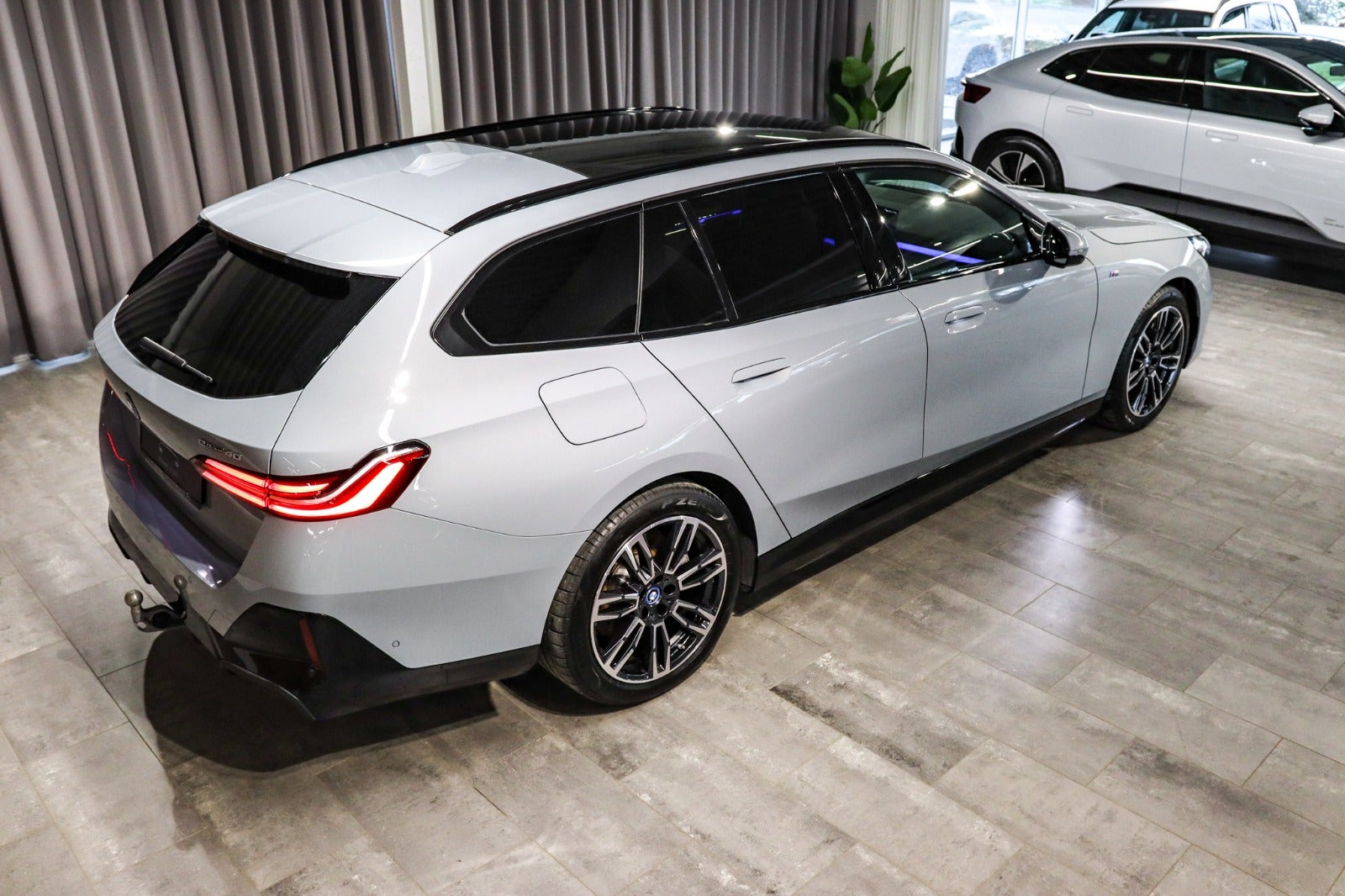 Billede af BMW i5 eDrive40 Touring Fully Charged