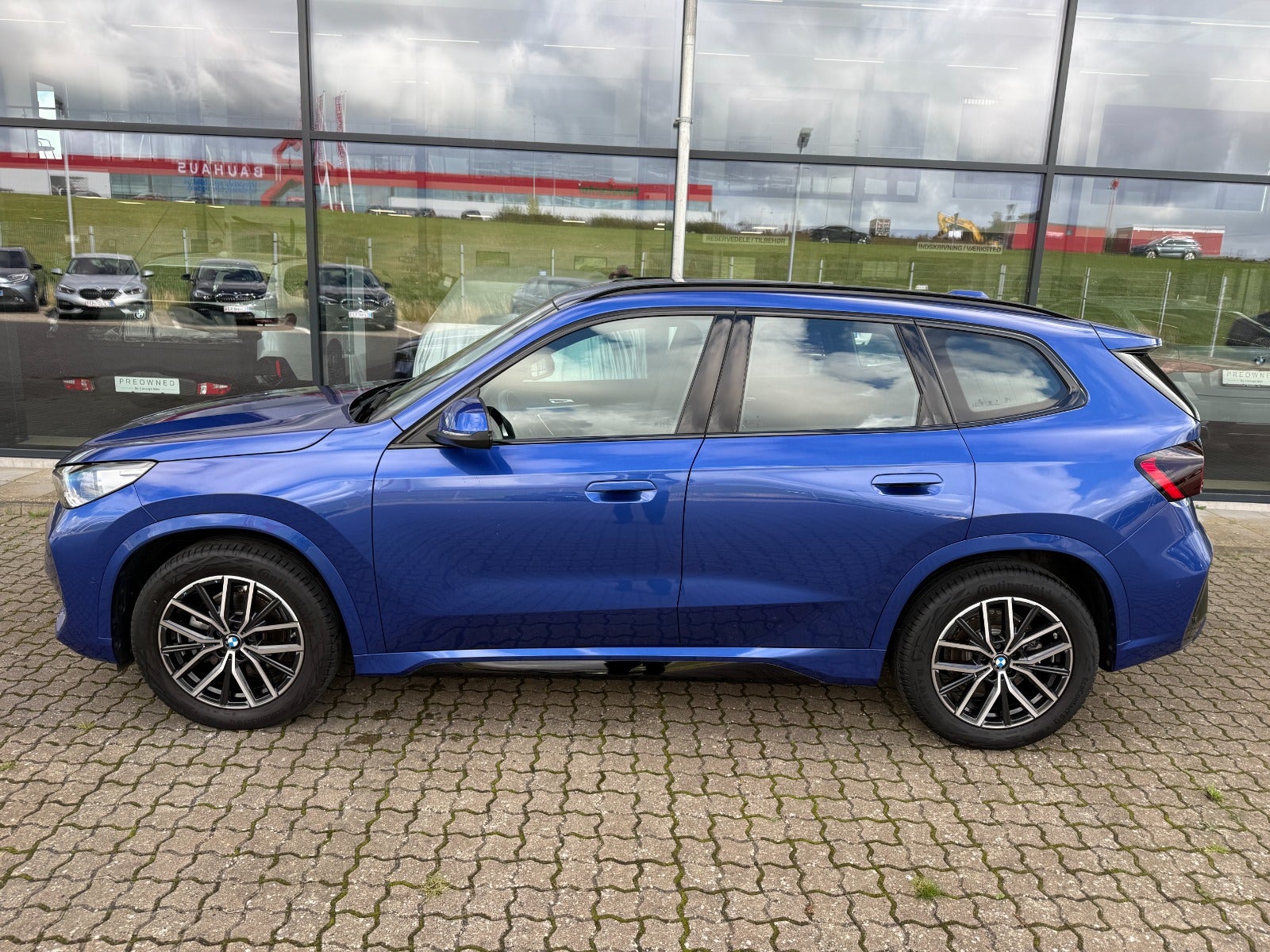 BMW iX1 eDrive20 M-Sport Premium 5d - 3