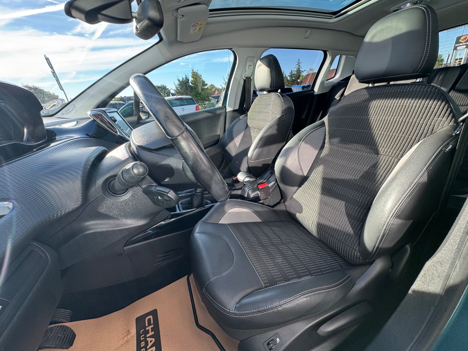 Billede af Peugeot 2008 1,6 BlueHDi 100 Allure Sky