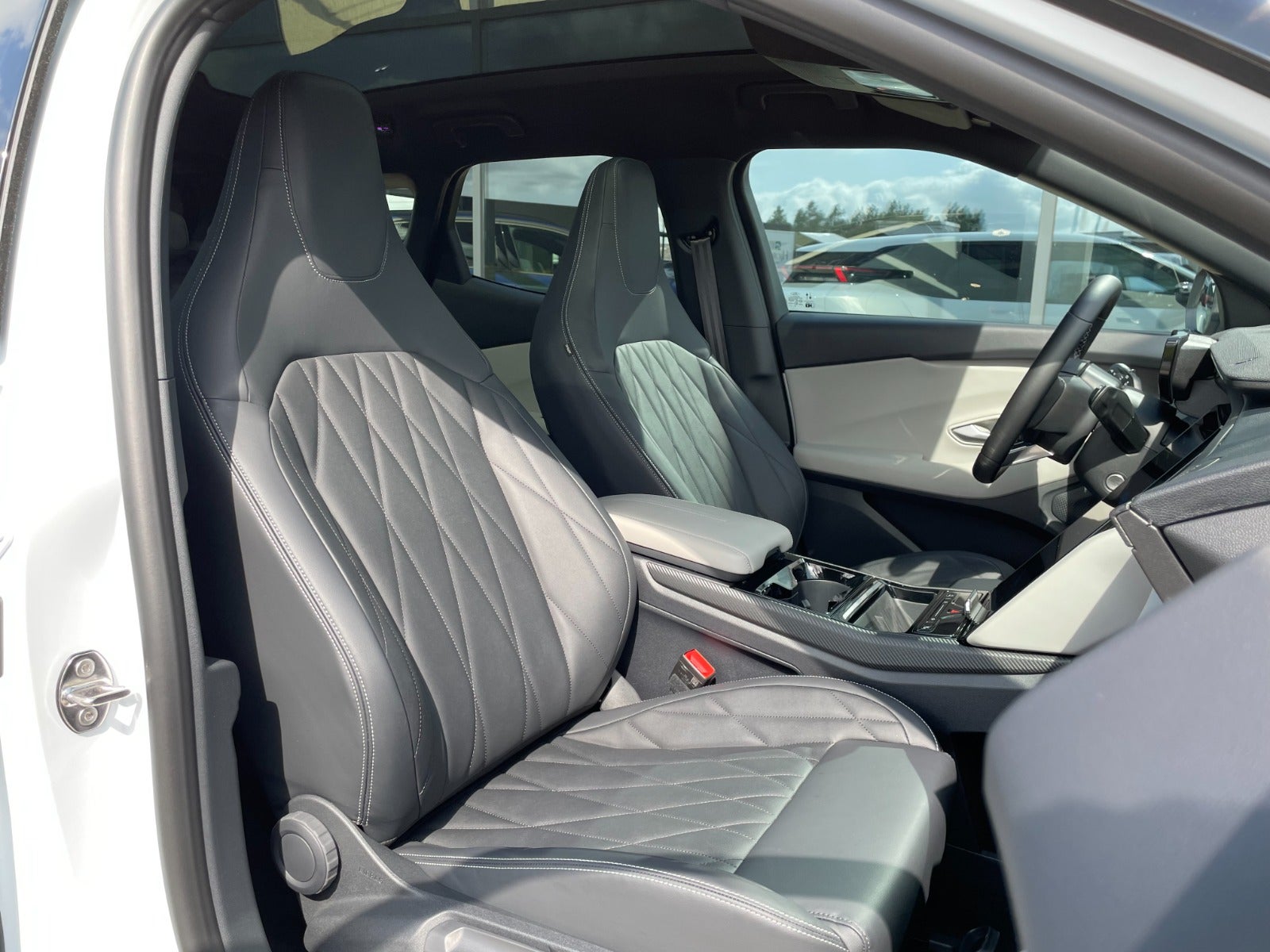 Ford Explorer Premium Extended Range AWD