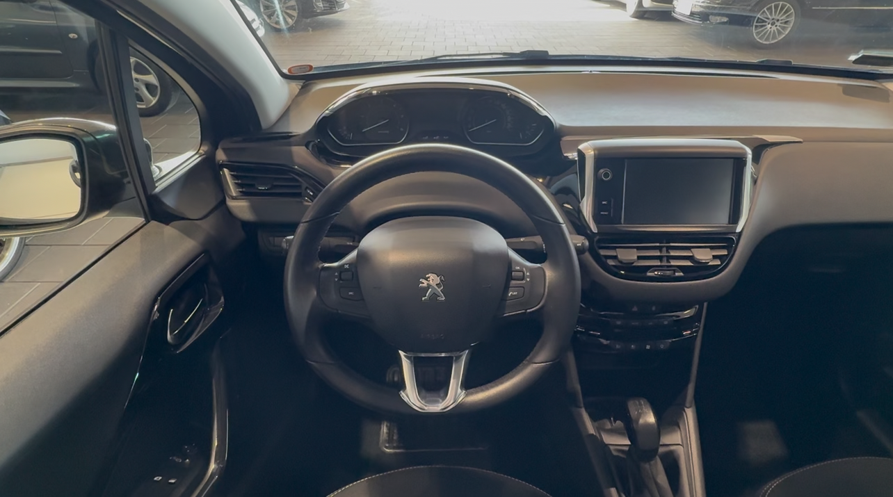 Billede af Peugeot 208 1,6 BlueHDi 100 Envy Sky