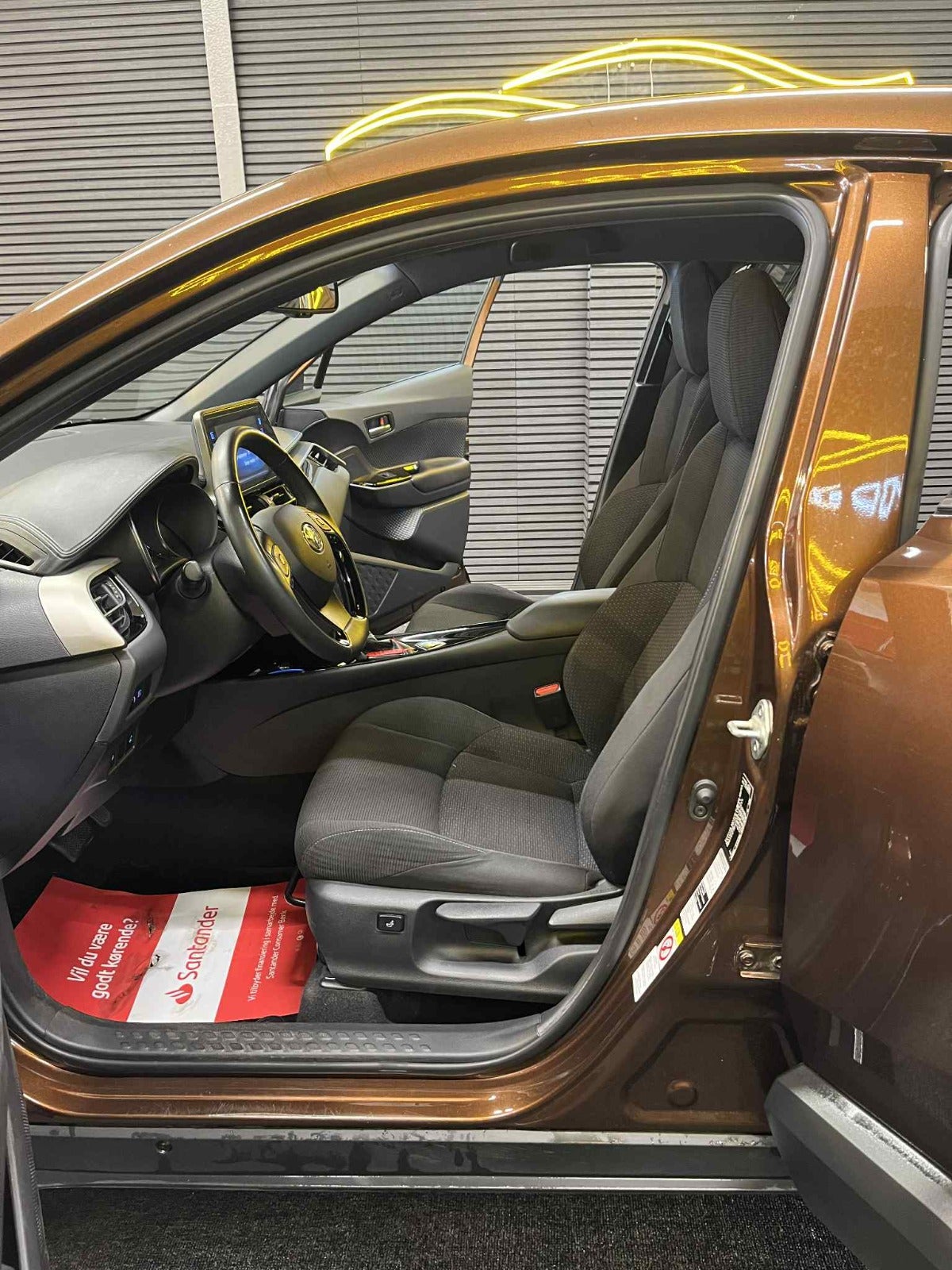 Billede af Toyota C-HR 1,8 Hybrid C-ENTER CVT