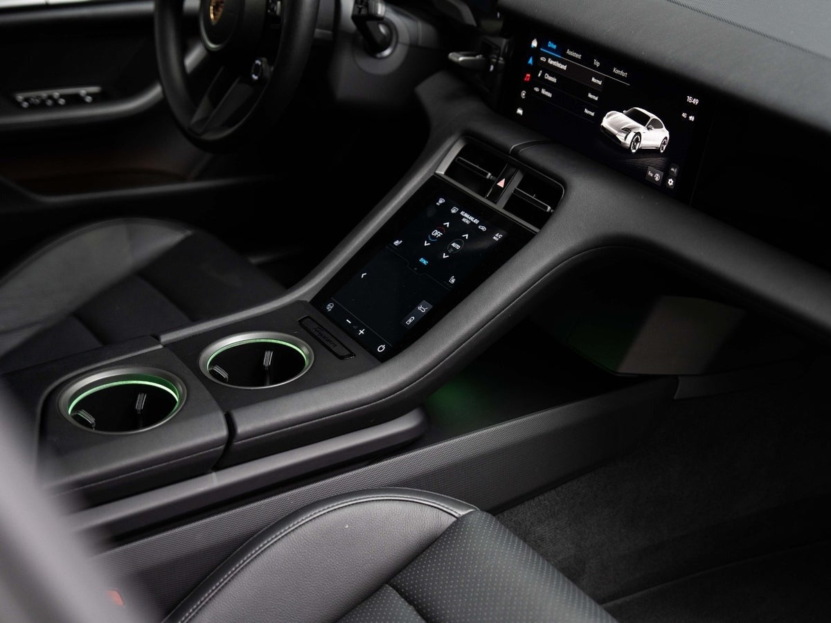 Gallery image 17 of 18