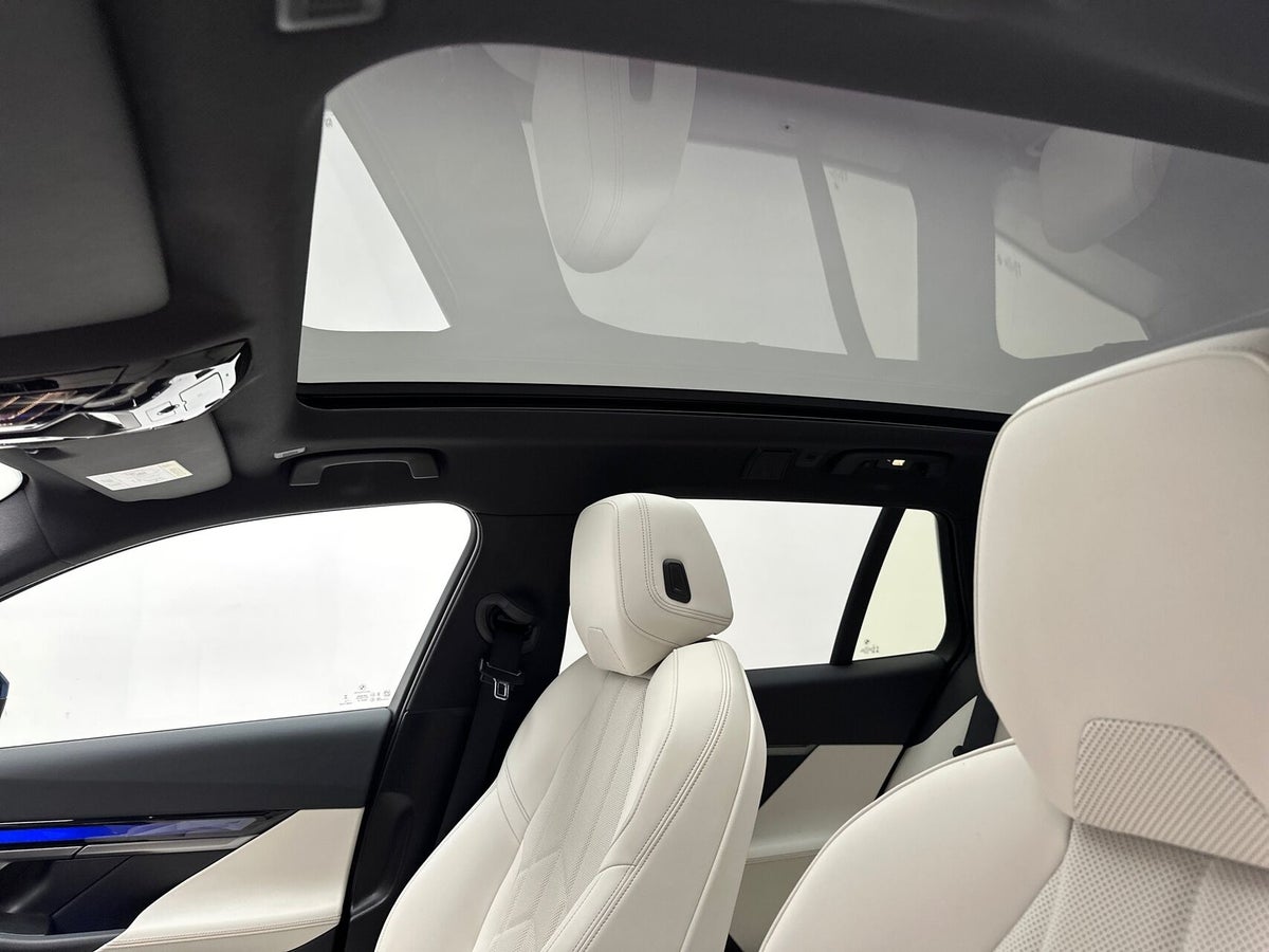 BMW i5 eDrive40 Touring Fully Charged M-Sport billede 13