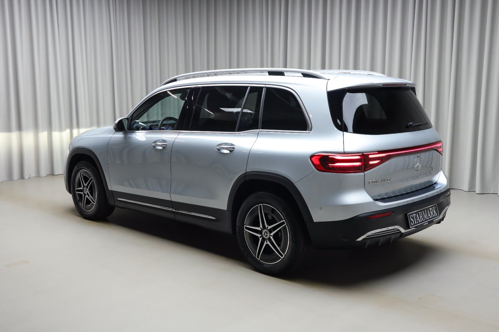 Mercedes-Benz EQB 250+ (3/8)