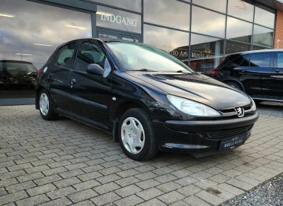 Peugeot 206 1,6 XR Benzin modelår 2003 km 298000 Sort træk nysynet ABS airbag startspærre servostyri