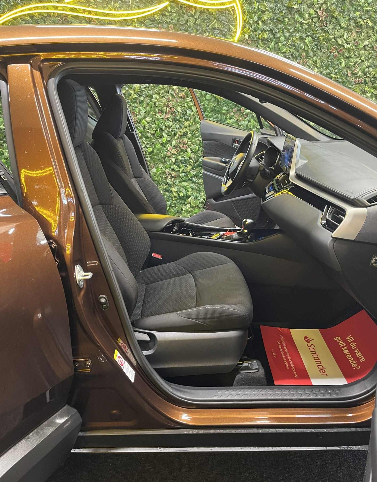 Billede af Toyota C-HR 1,8 Hybrid C-ENTER CVT