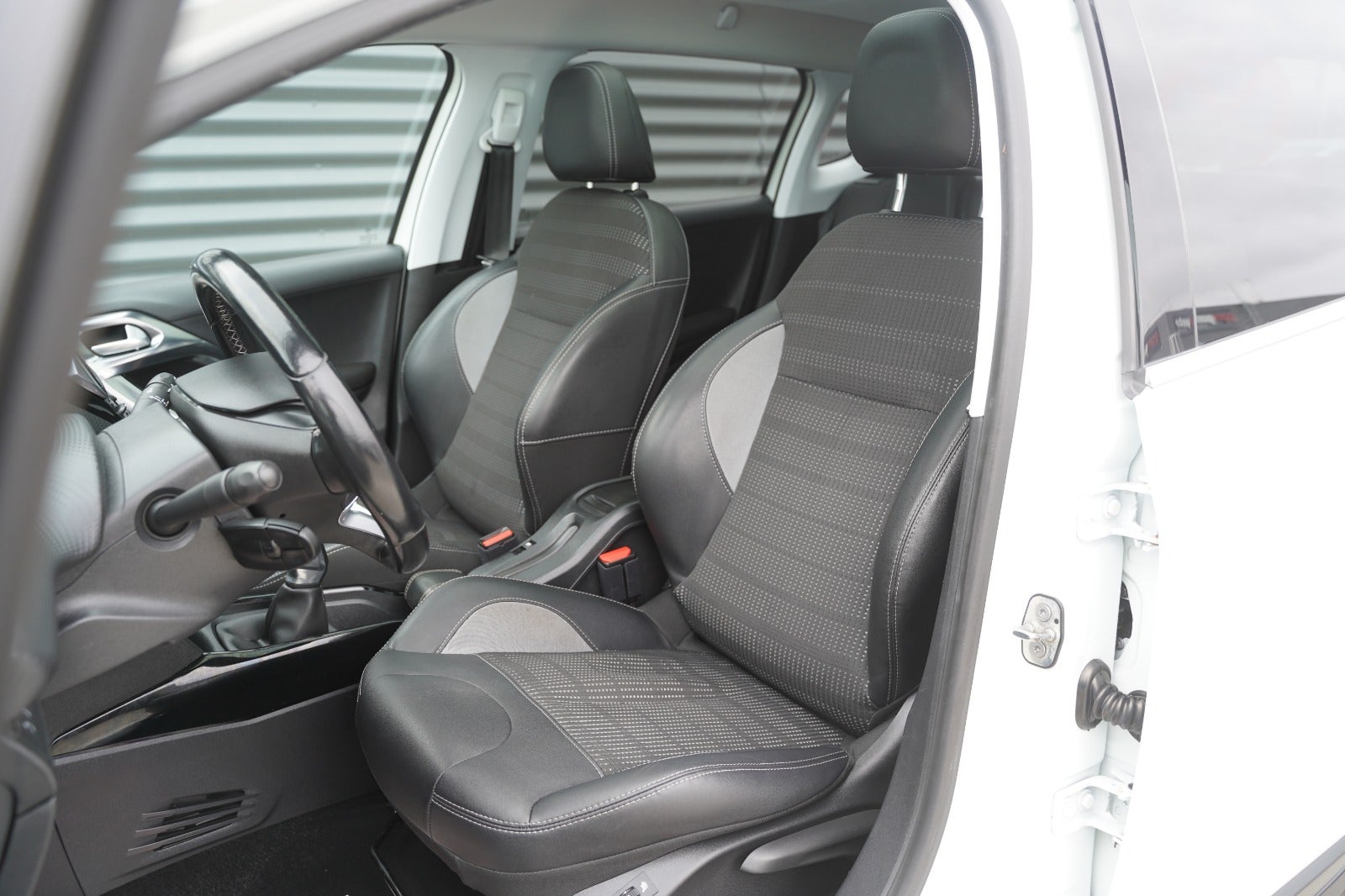 Billede af Peugeot 2008 1,6 BlueHDi 100 Desire Sky