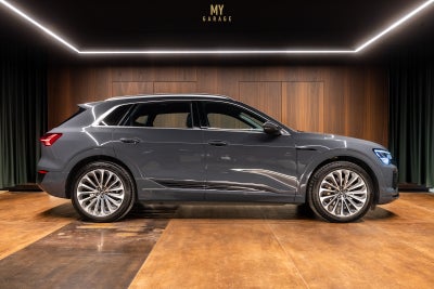 Audi Q8 e-tron 55 S-line quattro 5d