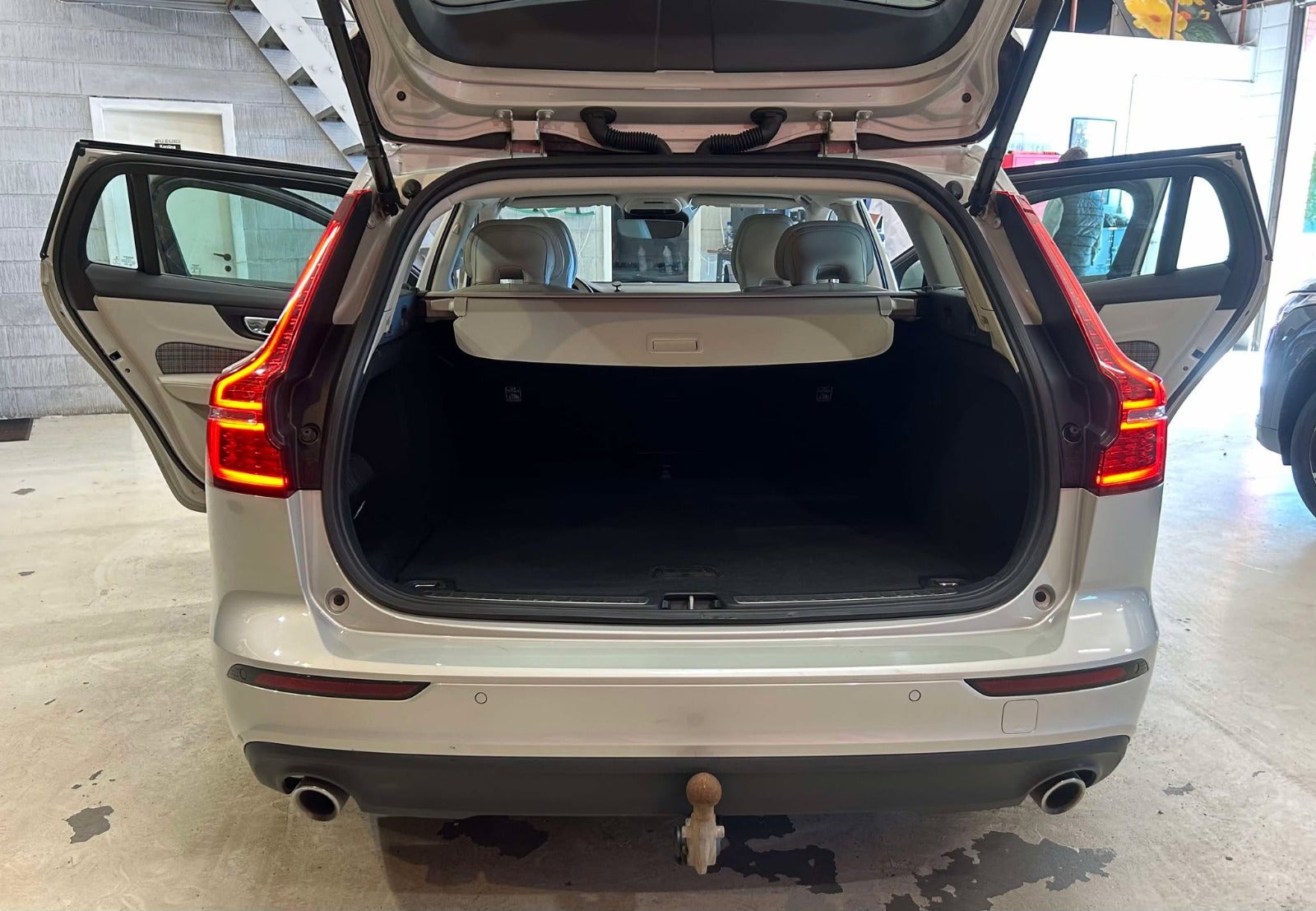 Billede af Volvo V60 2,0 D4 190 R-Design aut.