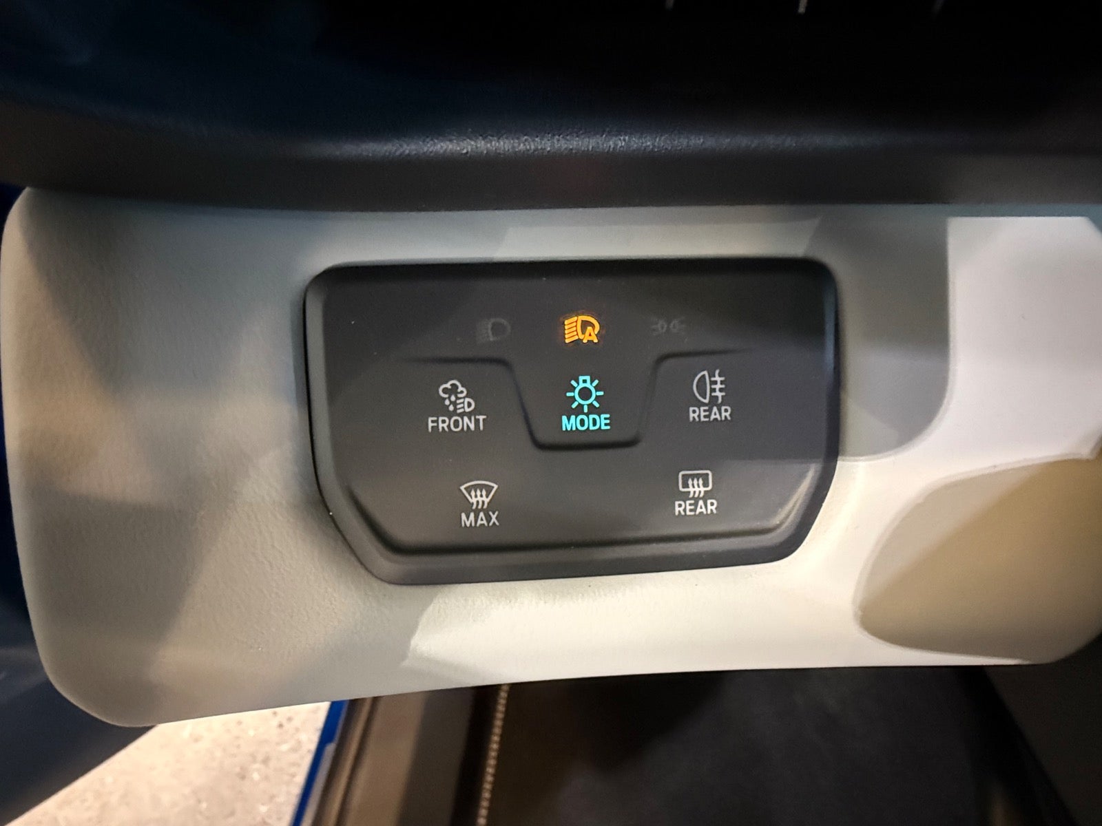 Ford Explorer Premium Extended Range AWD