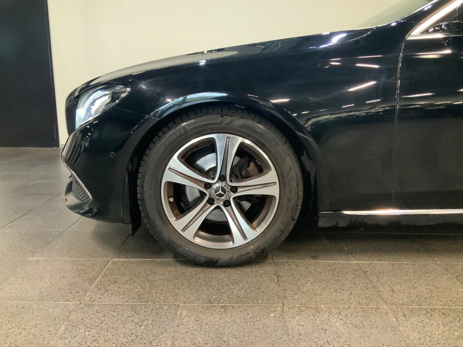 Mercedes-Benz E 200 d (3/8)