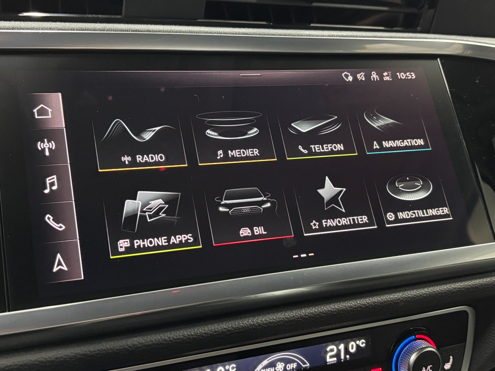 Billede af Audi Q3 45 TFSi e Attitude plus S-tr.