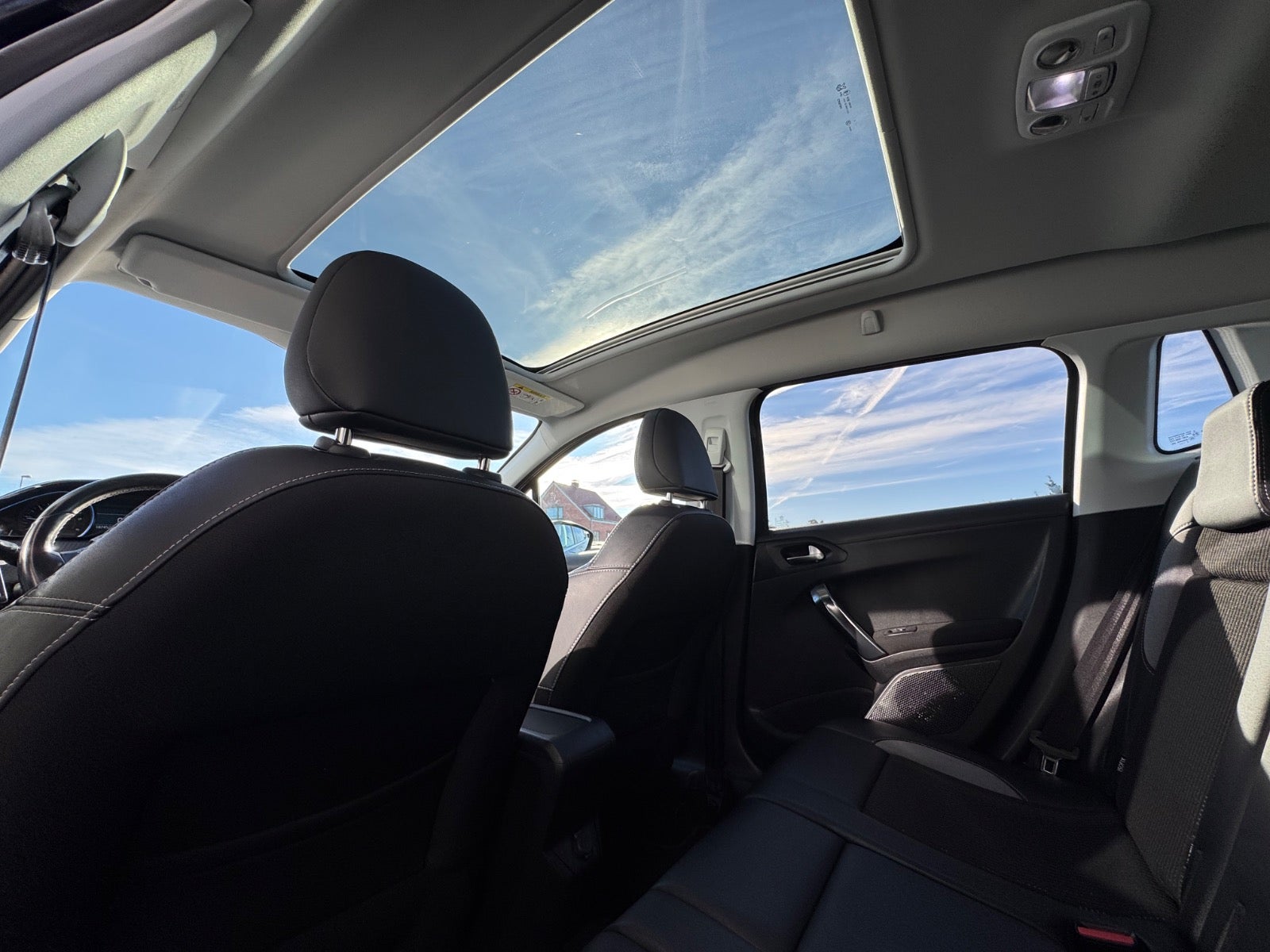 Billede af Peugeot 2008 1,6 BlueHDi 100 Allure Sky