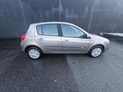 Renault Clio III 1,2 16V Authentique 5d