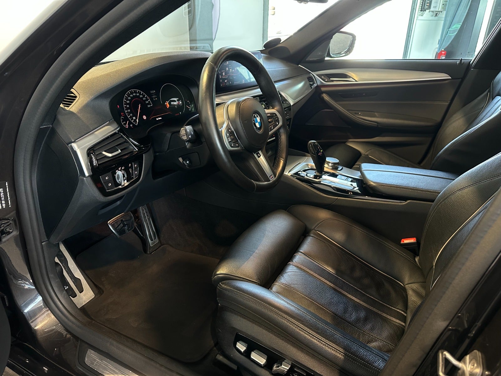 BMW 530d 3,0 Touring M-Sport aut. Van 5d - 7