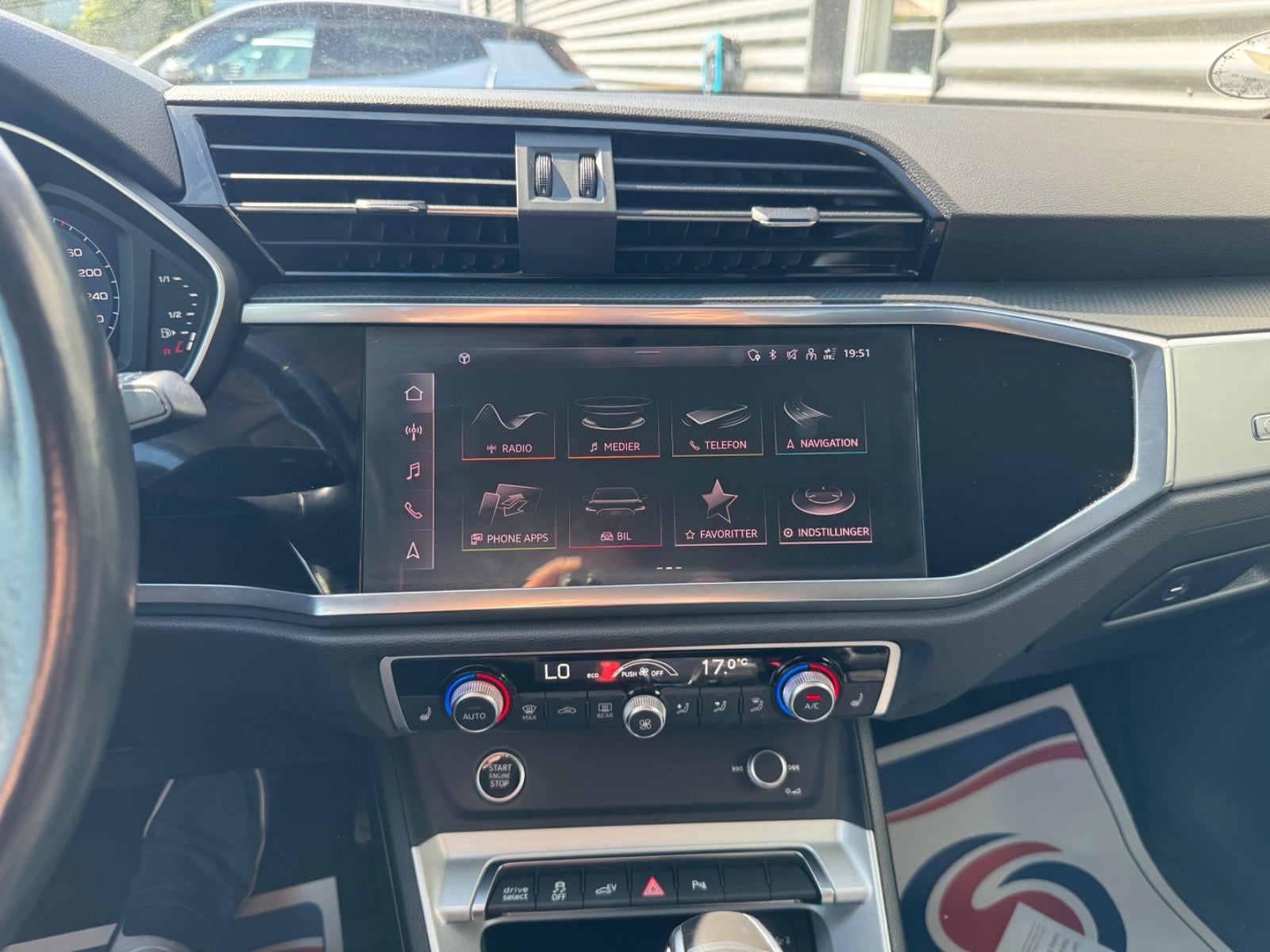 Billede af Audi Q3 45 TFSi e Attitude plus S-tr.