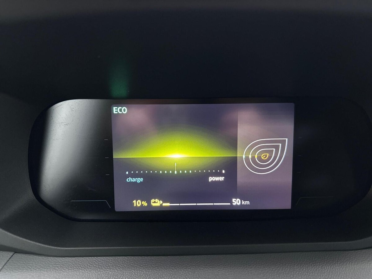 Renault Master V T35 E-Tech L3H2 Kassevogn Tekno billede 13