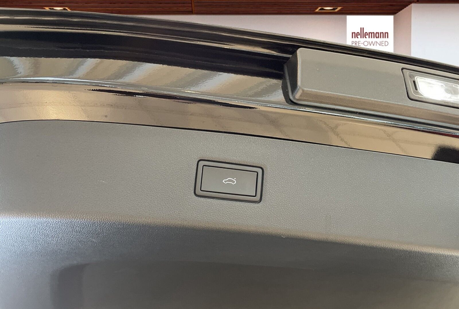 Ford Explorer Premium Extended Range