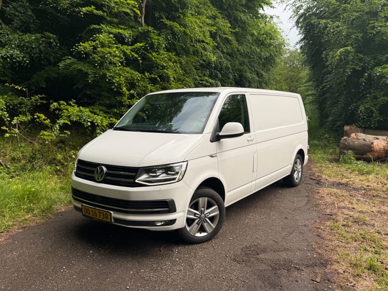 VW Transporter TDi 150 Kassevogn lang