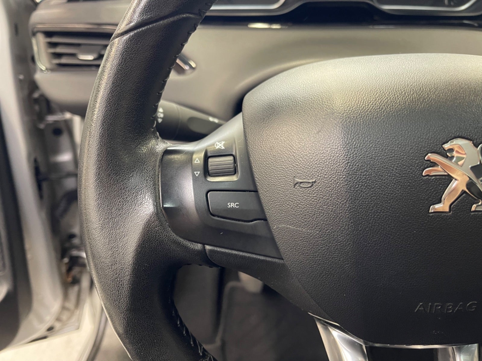 Billede af Peugeot 208 1,6 BlueHDi 100 Desire Sky