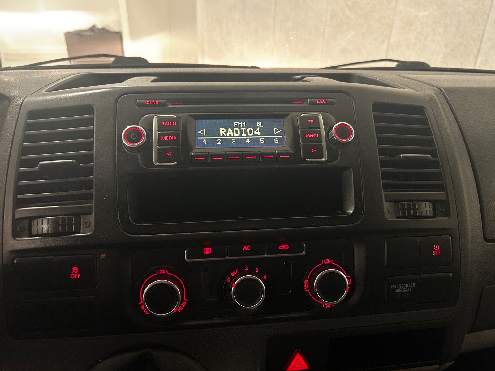 Billede af VW Transporter 2,0 TDi 140 Kassevogn kort