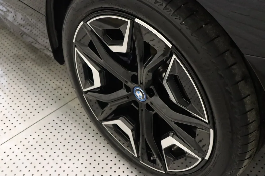 BMW iX xDrive40 Fully Charged Sport