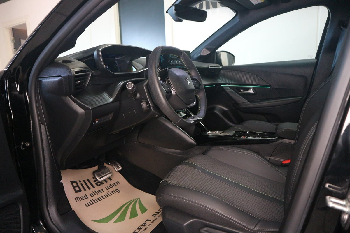 Peugeot e-208 GT