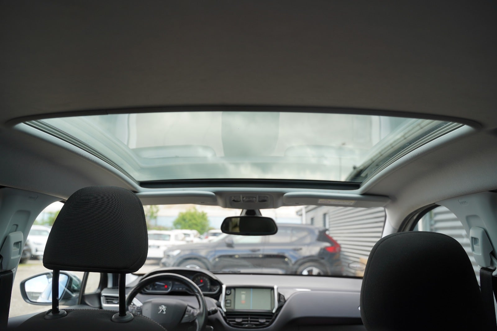 Billede af Peugeot 208 1,6 BlueHDi 100 Allure Sky