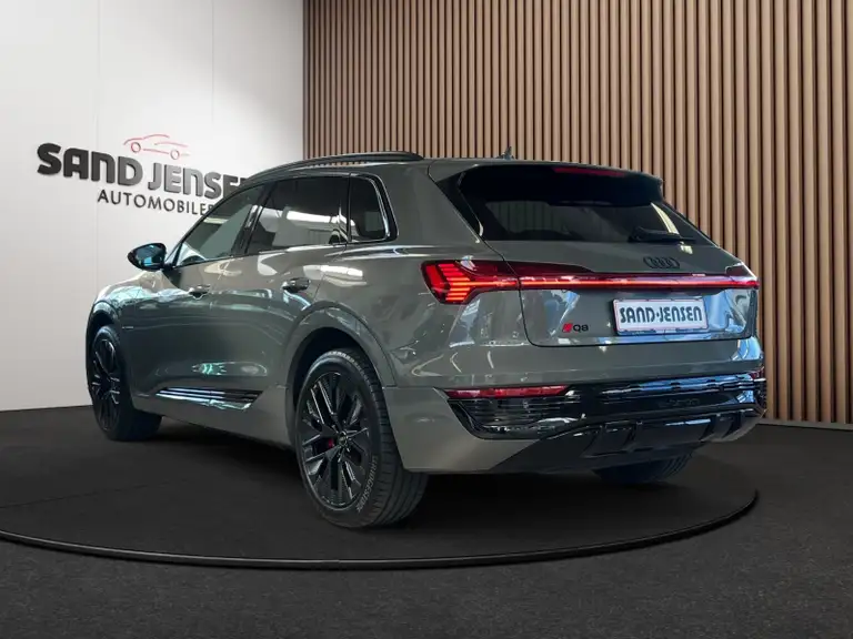 Audi Q8 e-tron S-line quattro Van