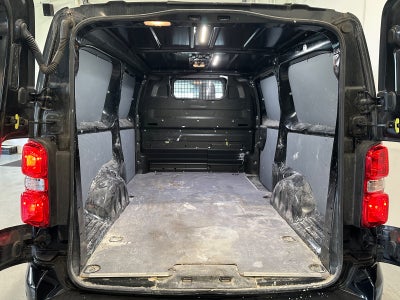 Peugeot Expert BlueHDi 122 L3 Plus EAT8 Van