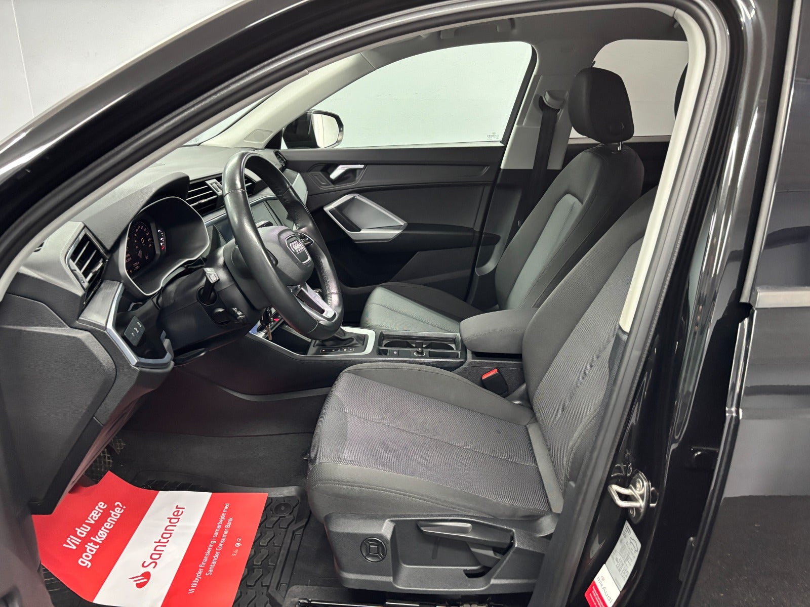 Billede af Audi Q3 45 TFSi e Attitude plus S-tr.