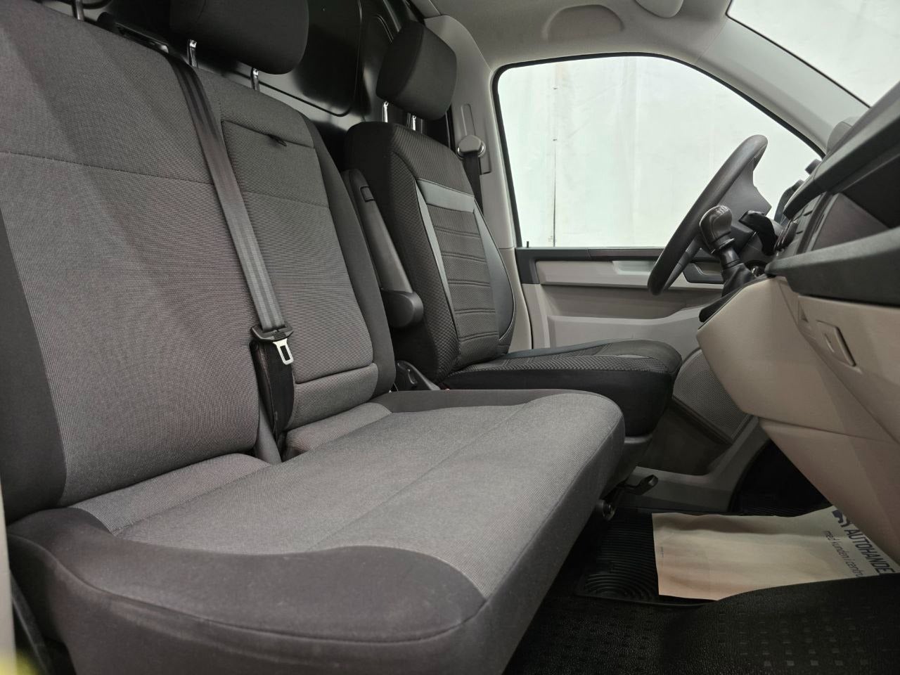 VW Transporter TDi 102 Kassevogn lang