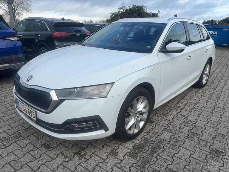 Skoda Octavia TSi iV Plus Combi DSG